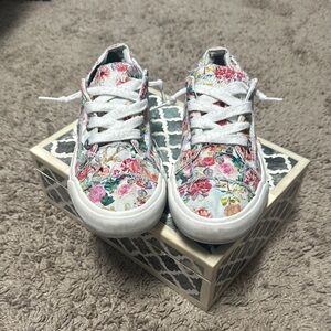Blowfish Malibu Slip-On Floral Canvas Sneakers size 7